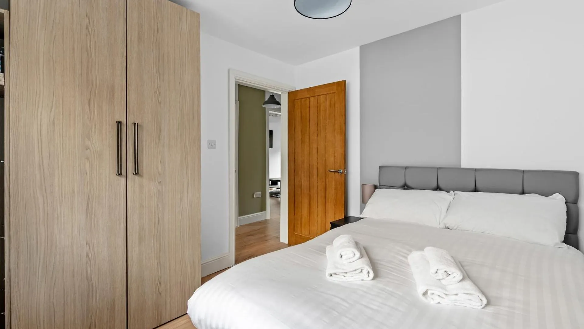 Stylish 2 Bed Bungalow In East Ham, Close To Excel London 0*,  Egyesült Királyság