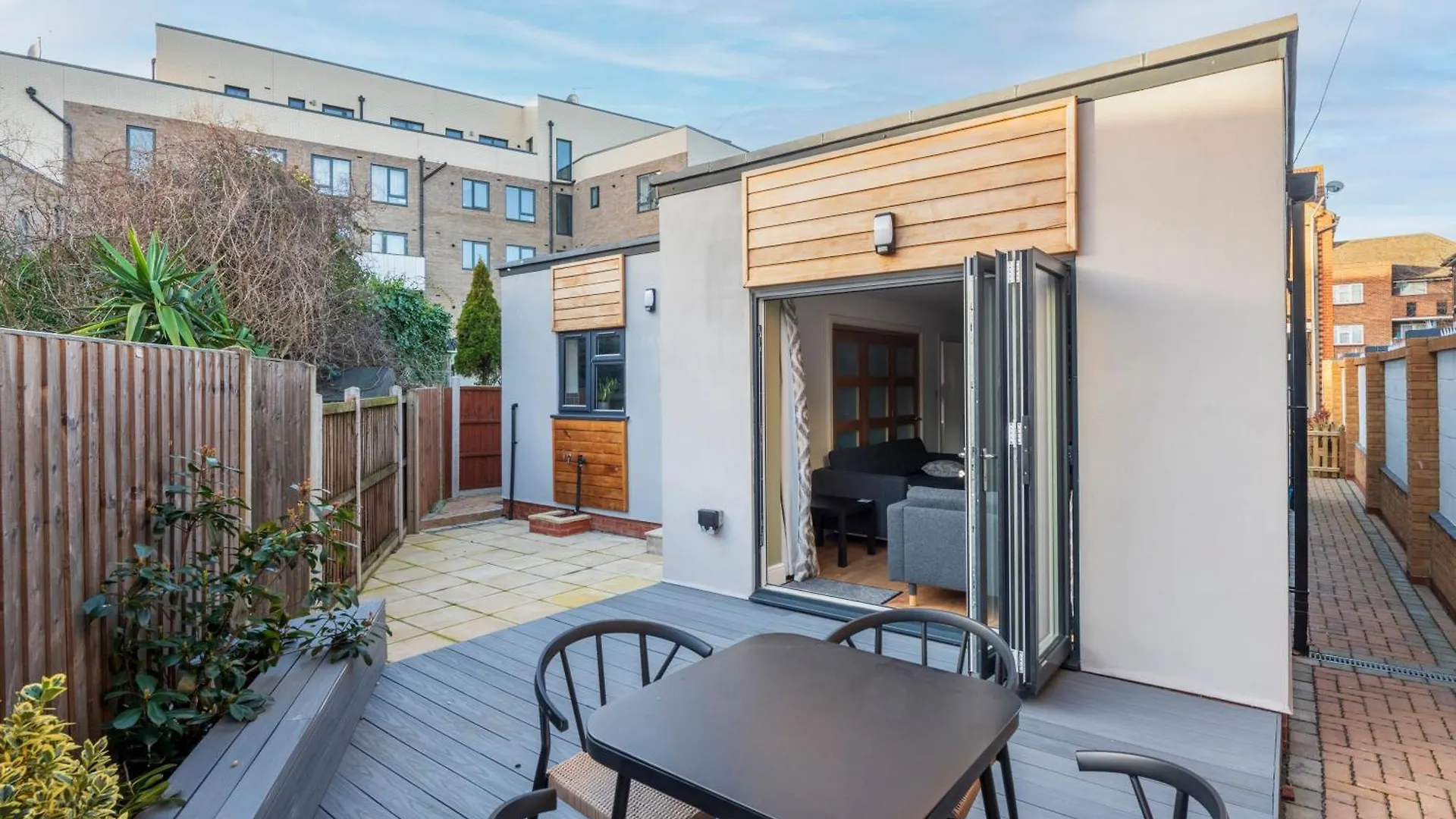 Apartman Stylish 2 Bed Bungalow In East Ham, Close To Excel London Egyesült Királyság